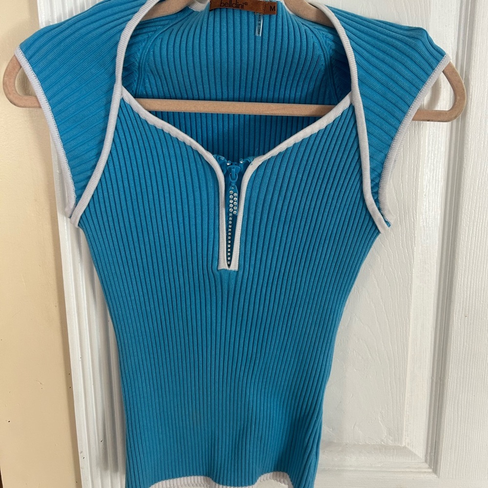 Blue ribbed topped Belddini size Medium w/diamond zipper